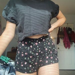 Kendal & Kylie floral shorts